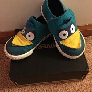 Boys infant size 6 Converse sneakers