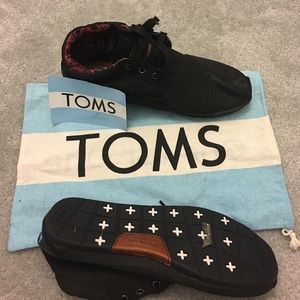NEW!! TOMS men's BOTAS black lace up shoes