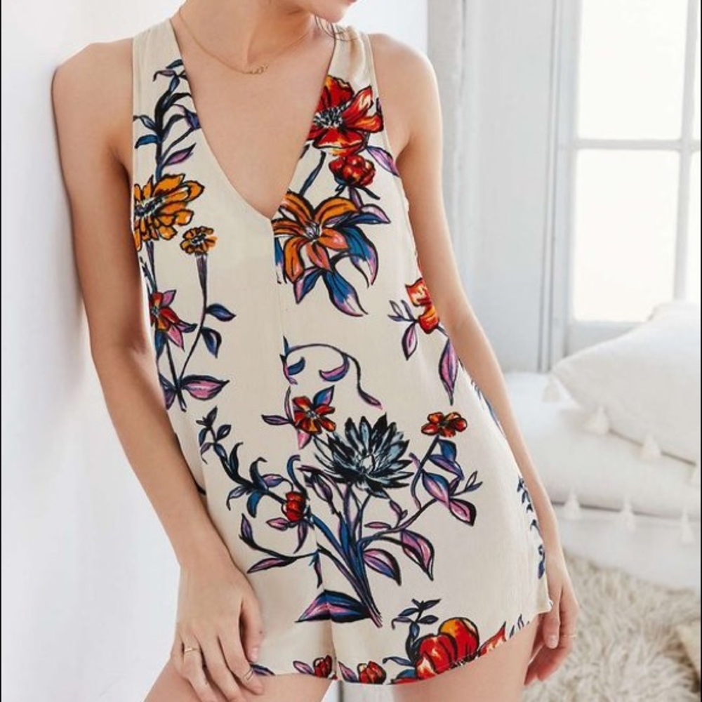 NWT UO Floral Romper - LAST ONE SIZE XS - Picture 2 of 5