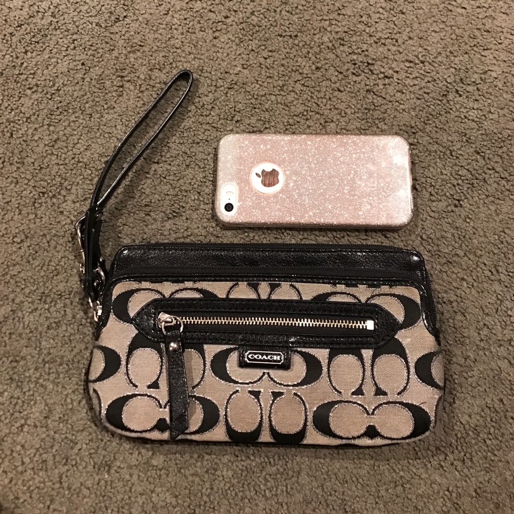 WEEKEND SALE!! $30!! COACH WRISTLET! 👛🖤