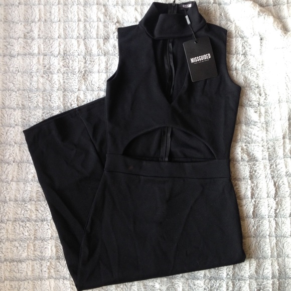 Missguided Dresses & Skirts - NWT Missguided bodycon cut out choker dress