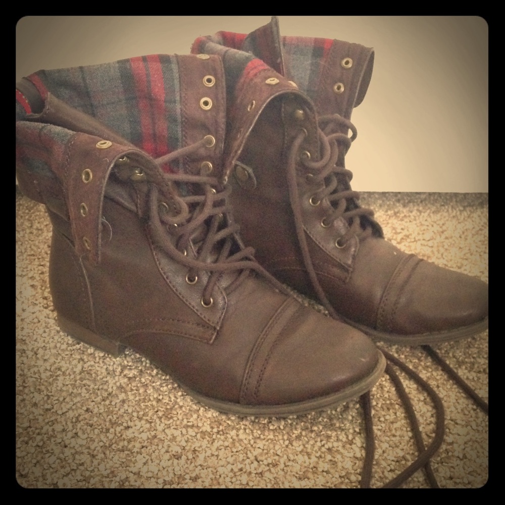 Combat boots fold over size 7