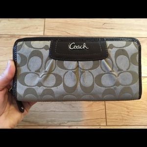 Signature Coach Zip Wallet