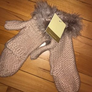 Rose gold mittens
