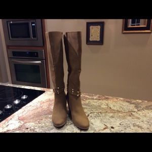 Jennifer Lopez brand new boots...