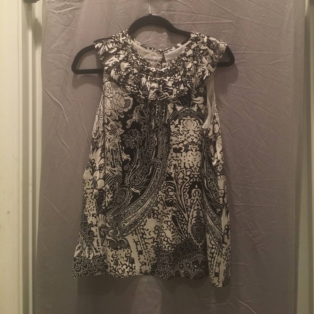 Sleeveless flared black/white top- Ruffled details