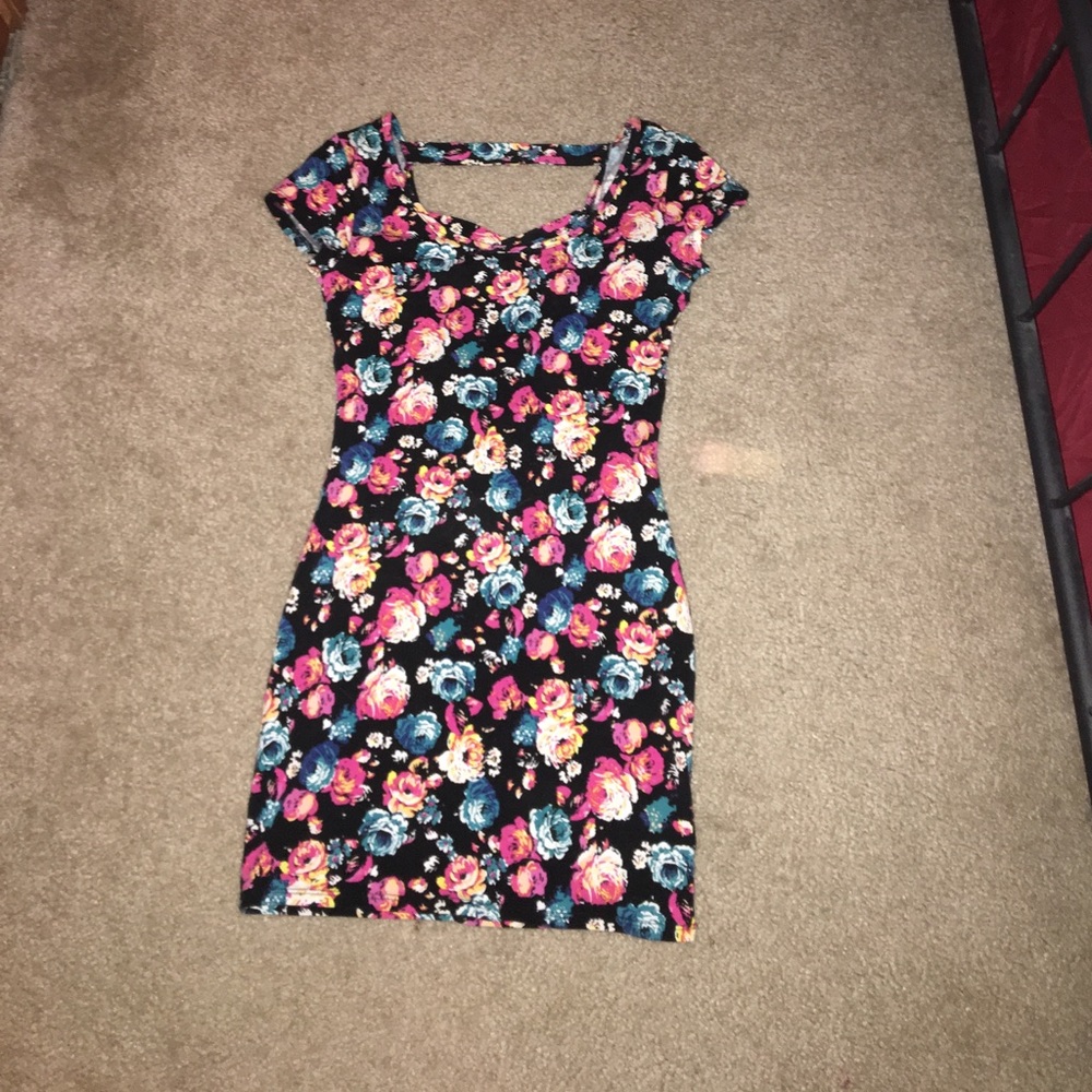 Fitted floral dress!