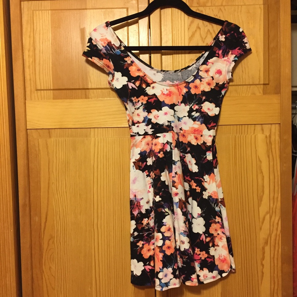 Floral cap-sleeve dress