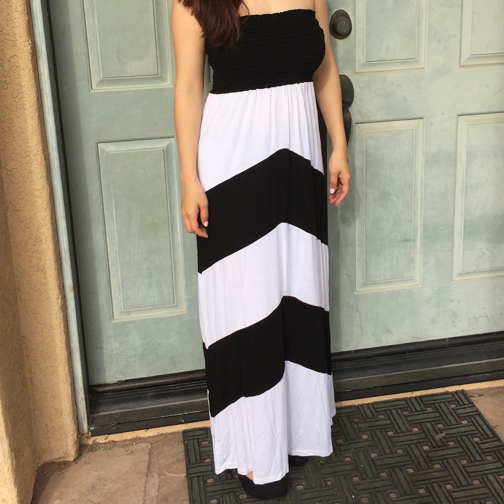 Women strapless maxi dress black white