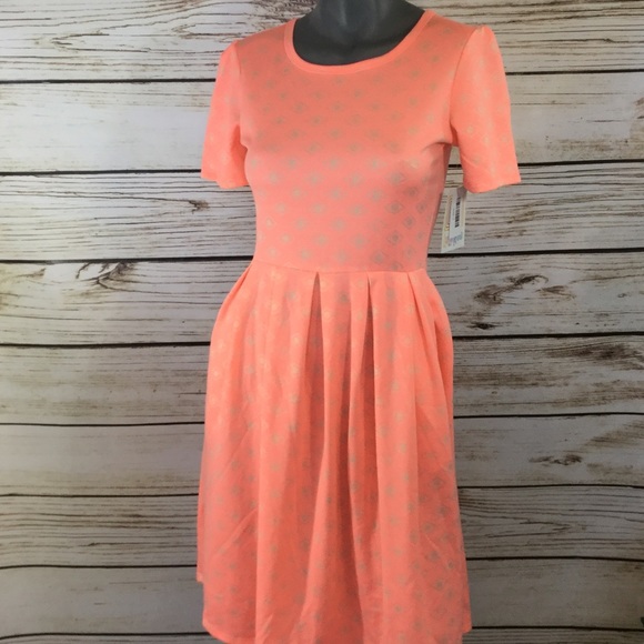 LuLaRoe Dresses & Skirts - 🍍NWT Small Amelia in orange tones.