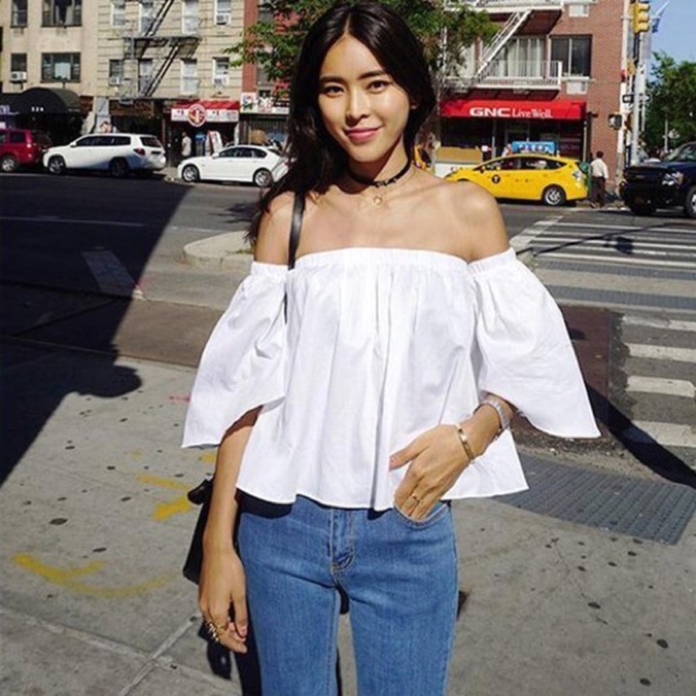 Boutique-Back in Stock Whiteoffshoulder summer top - Picture 6 of 7