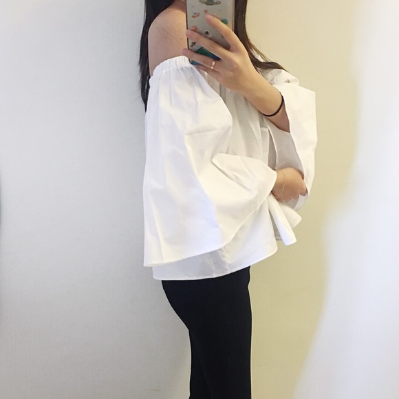 Boutique-Back in Stock Whiteoffshoulder summer top - Picture 4 of 7