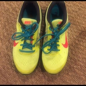 Volt Nike's Zoom Structure 17