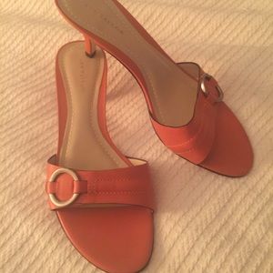 Adorable tangerine Ann Taylor slides