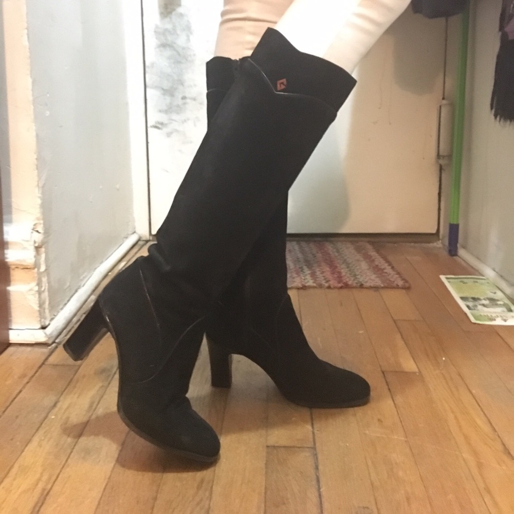 GUCCI Black Suede Boots, size 38 (8)