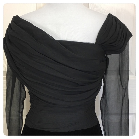 Vintage Oscar de la Renta gown - Picture 2 of 8