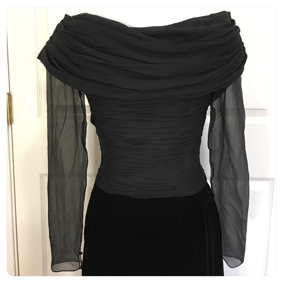 Vintage Oscar de la Renta gown - Picture 3 of 8