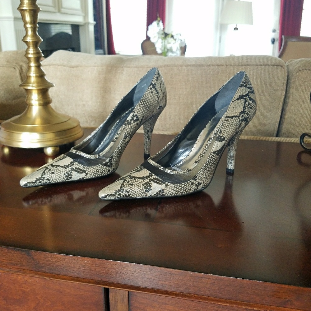J.Renee never worn pumps