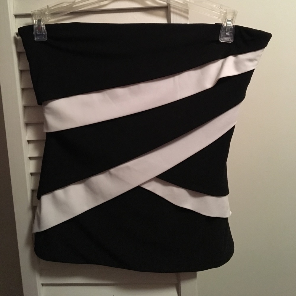 Strapless black and white shirt