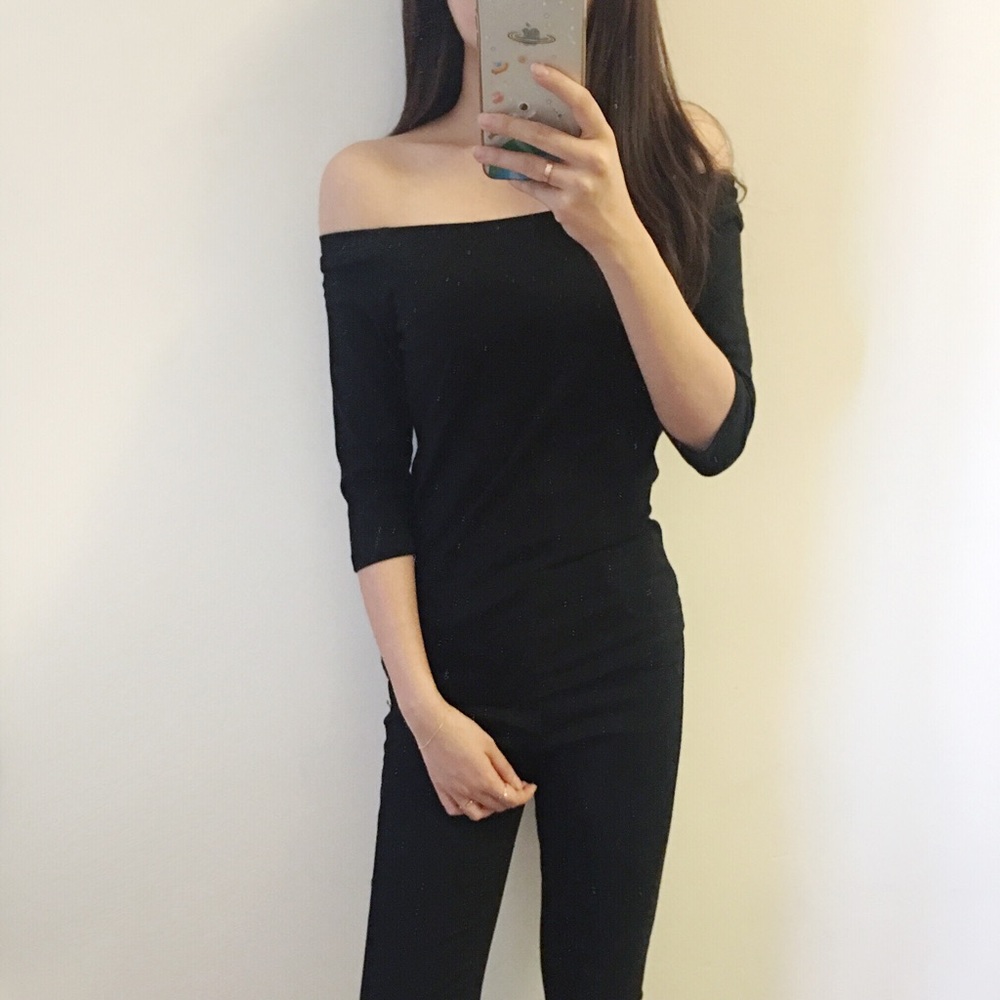 Boutique-Black off shoulder Tshirt - Picture 2 of 5