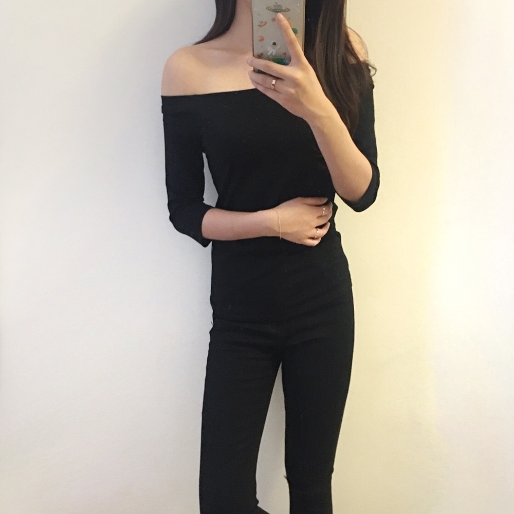 Boutique-Black off shoulder Tshirt - Picture 5 of 5
