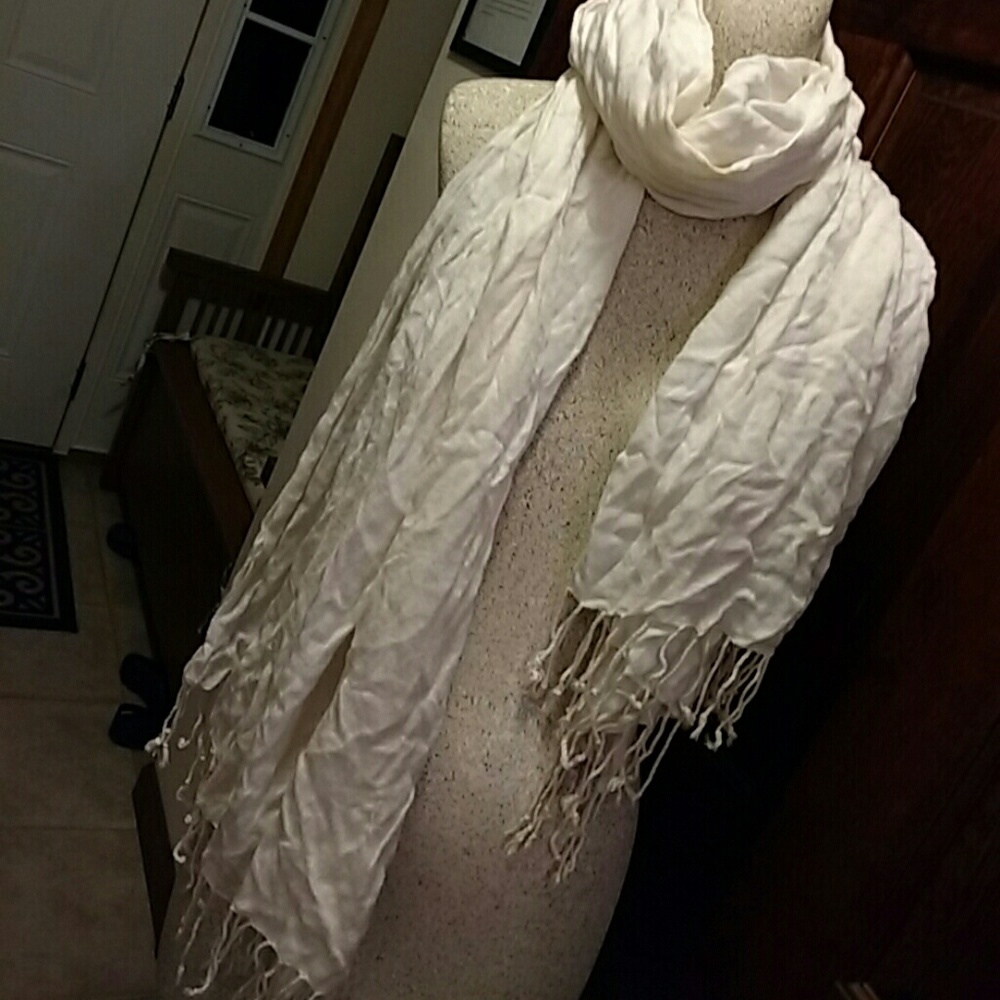 Ivory scarf wrap eith fringe