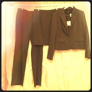 Gray 3pc Suit - new - Body by Victoria - Size 14