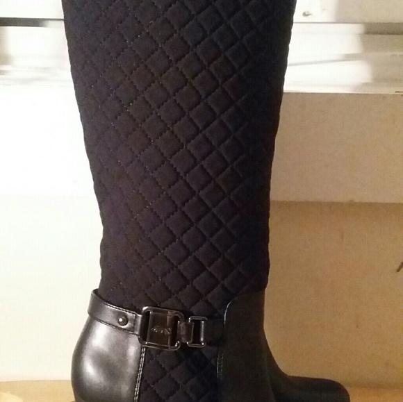 Boots - Picture 3 of 4