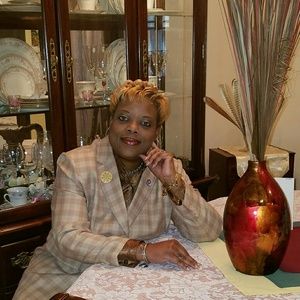 Meet your Posher, Lynette v.