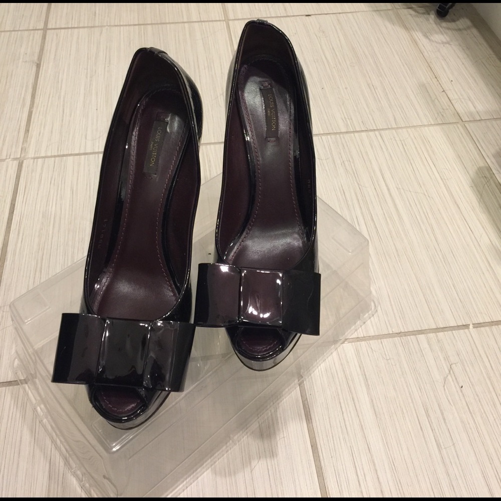 Burgundy Louis Vuitton Size 41 Peep Toe Heels