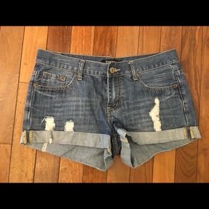 💥Forever 21 distressed shorts