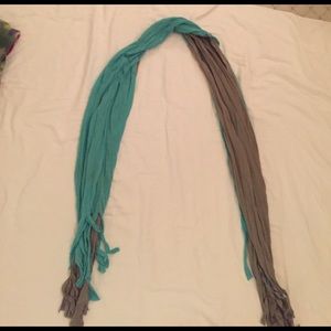 Double sided fringed scarf