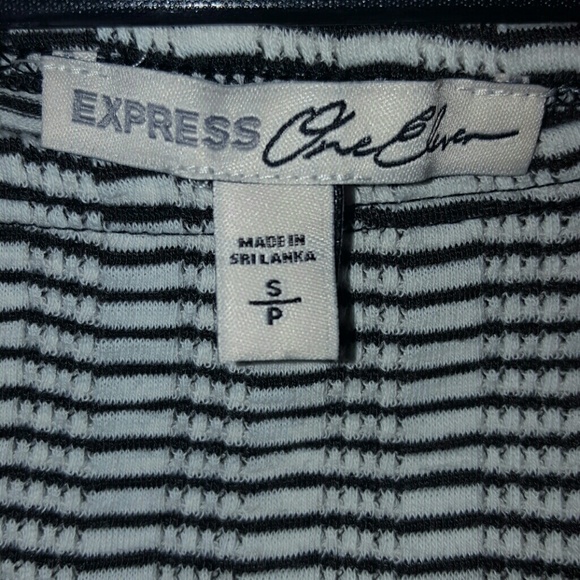 Express One Eleven Top - Picture 3 of 4