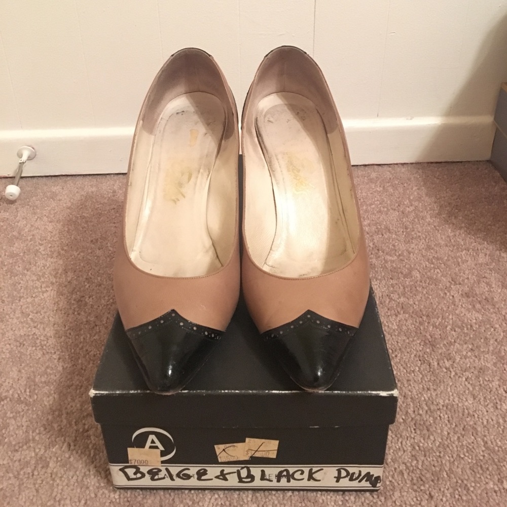 Vintage 1960s Wing tip heels in tan and black