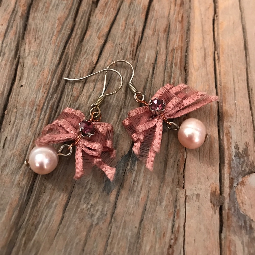 Pink ribbon with fresh water pearl earring bow