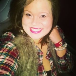 Meet your Posher, Elizabeth