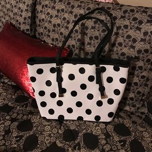 Shoulder bag with polka dot print and stripes!