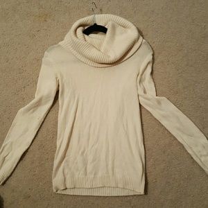 Like new ♡ cream color turtle neck!