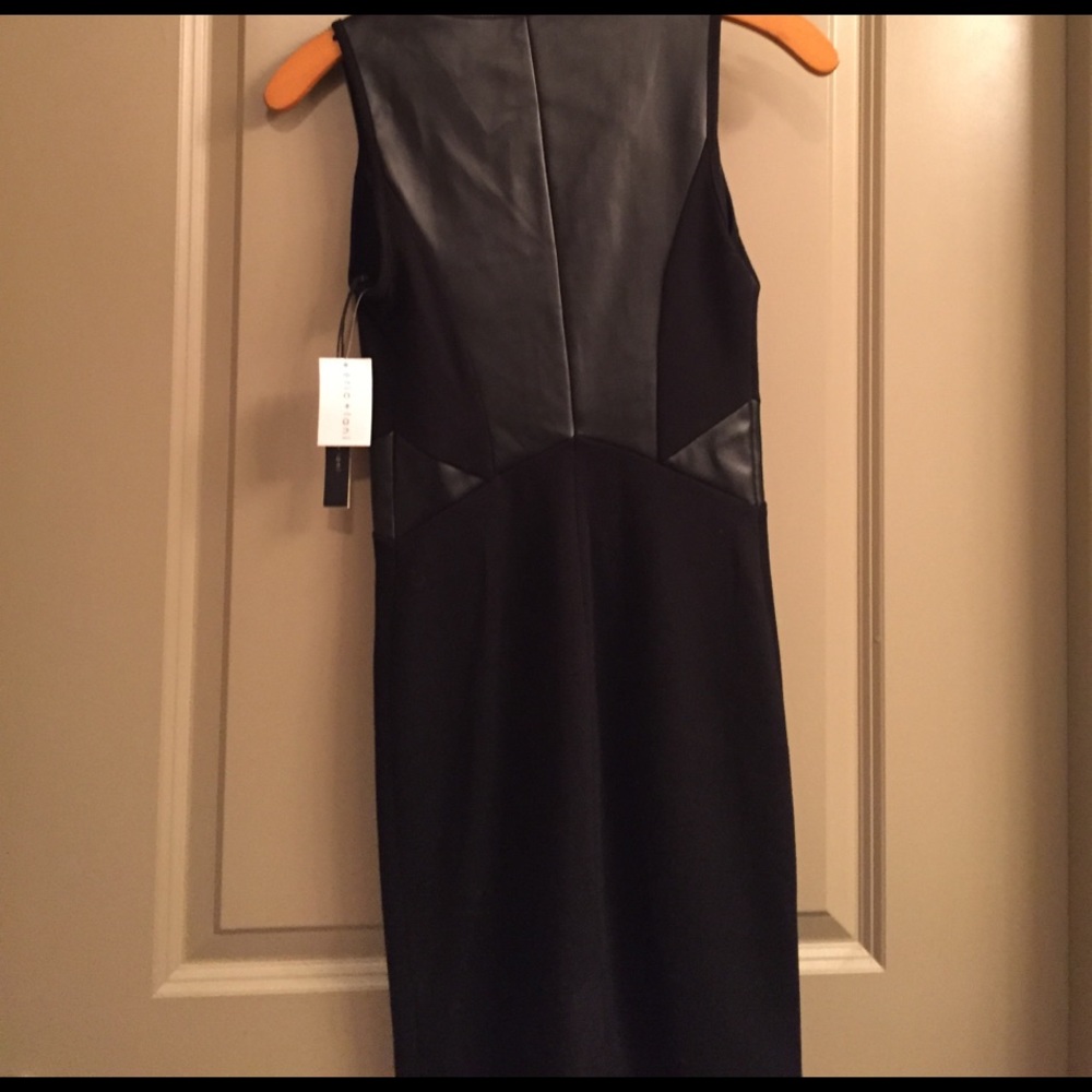 Dress - Picture 2 of 4