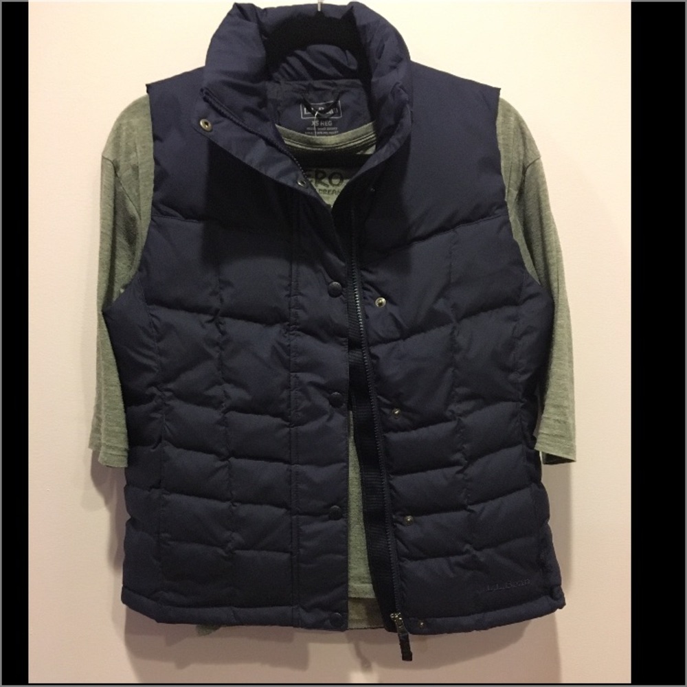 ❗️SOLD ❗️L.L. Bean Navy Blue Down Vest - Picture 3 of 8