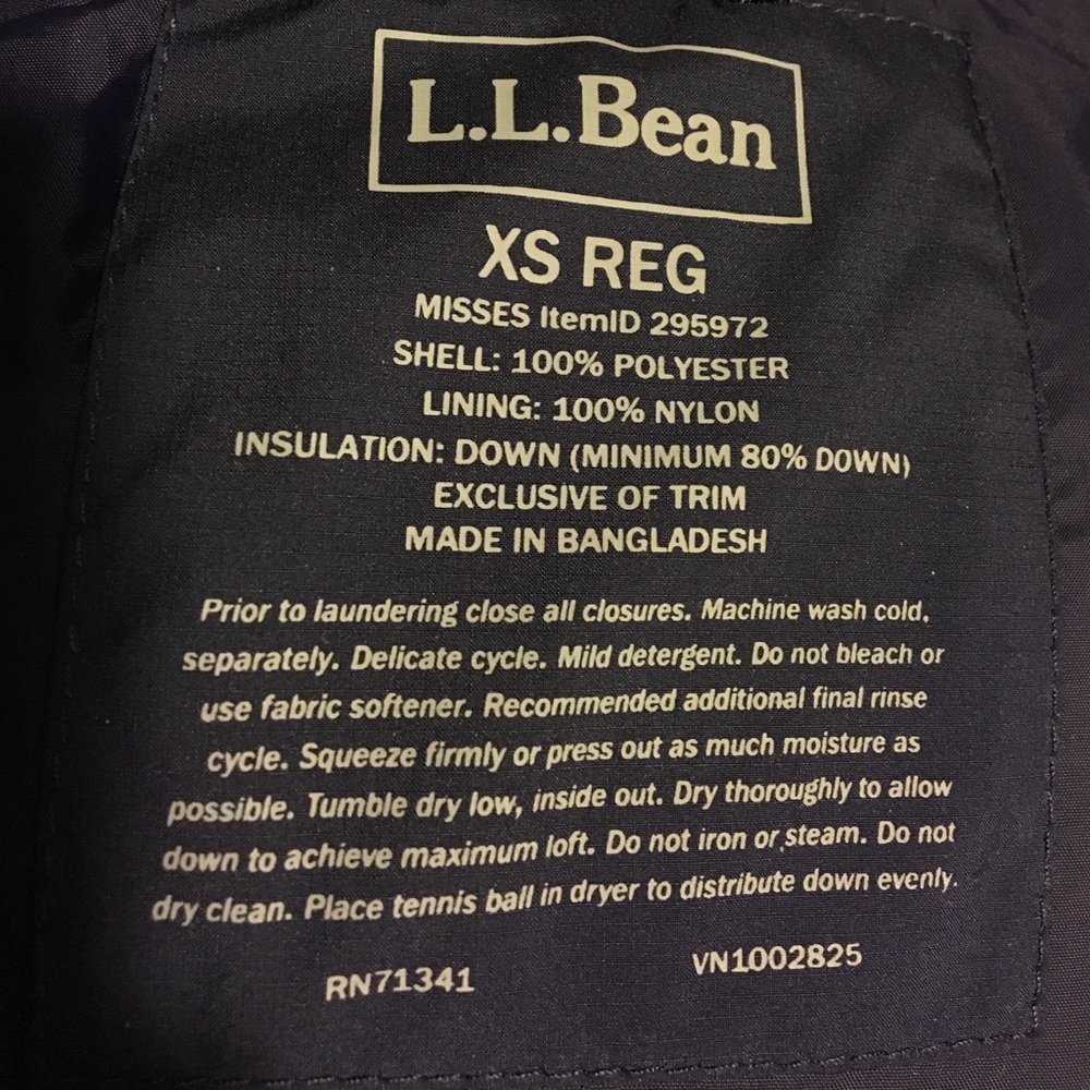 ❗️SOLD ❗️L.L. Bean Navy Blue Down Vest - Picture 5 of 8