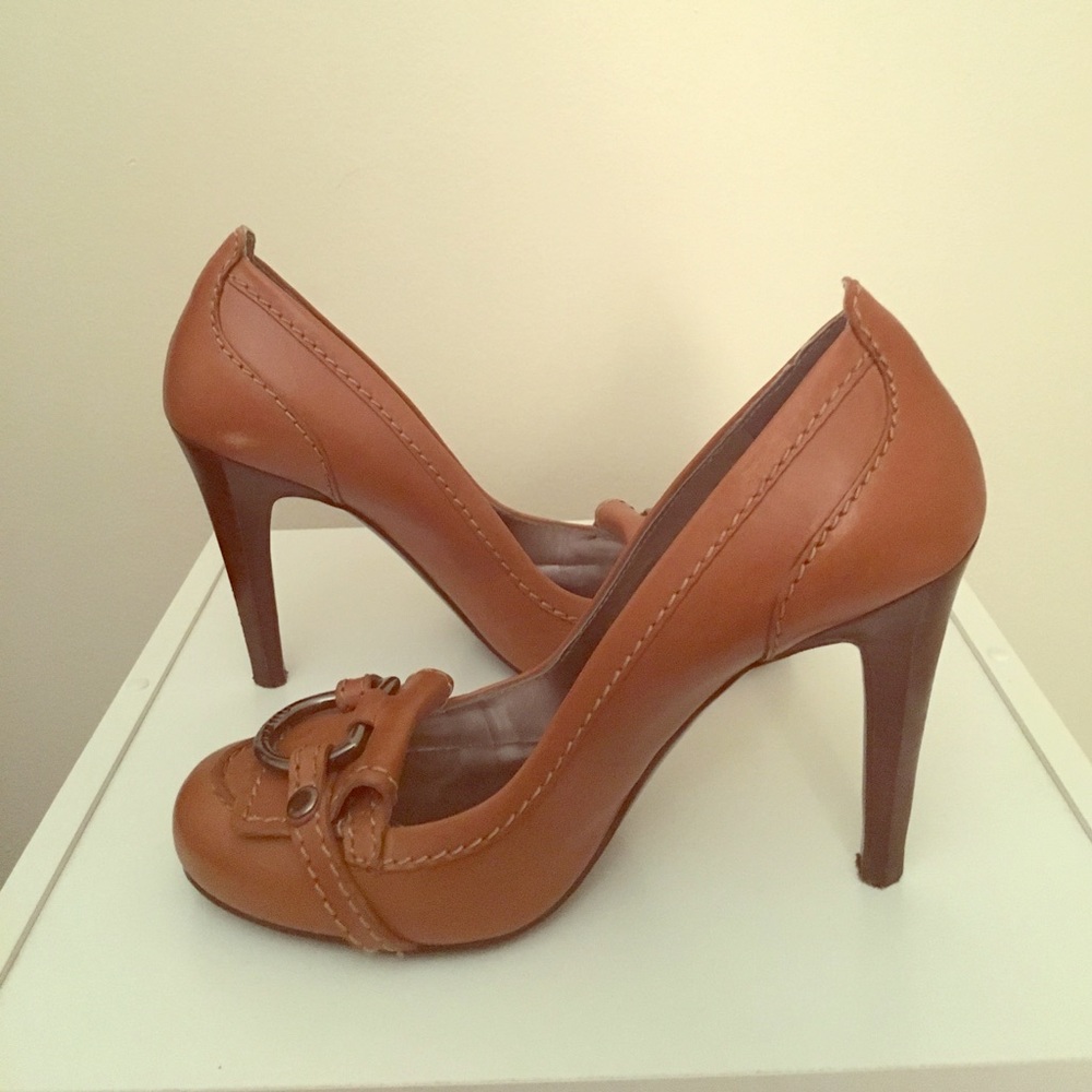 GUESS brown leather heels