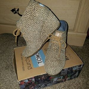 Toms wedges