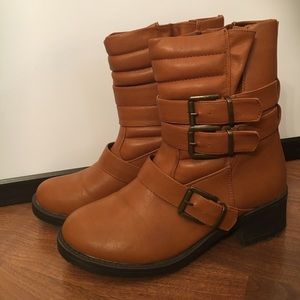 Tan padded moto boots