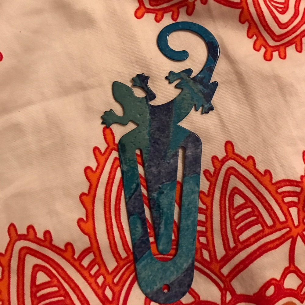 Fashionable lizard book mark