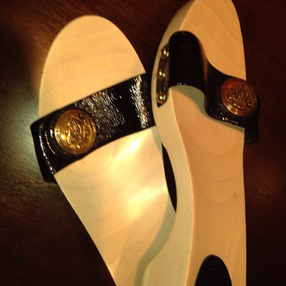 Gucci BLACK SANDALS W/GOLD TONE MEDALLIONS