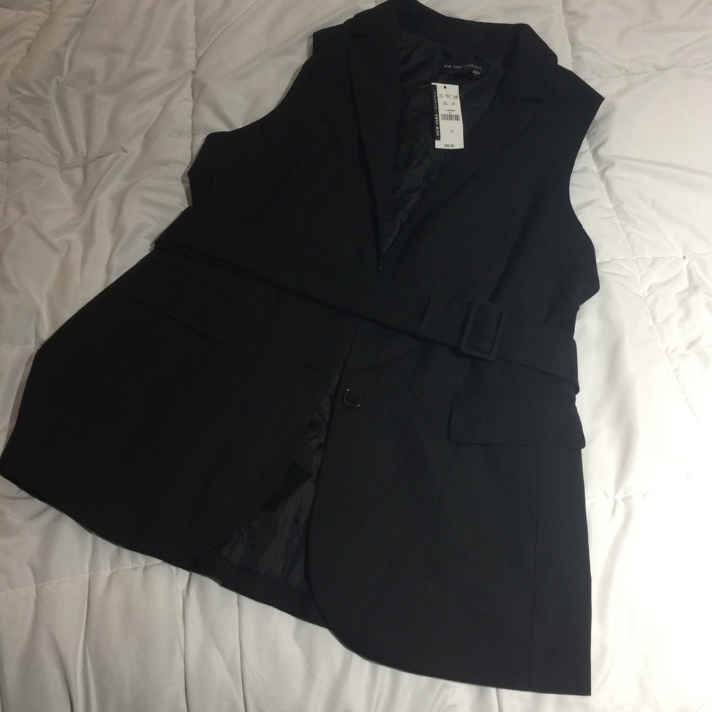 Sleeveless blazer
