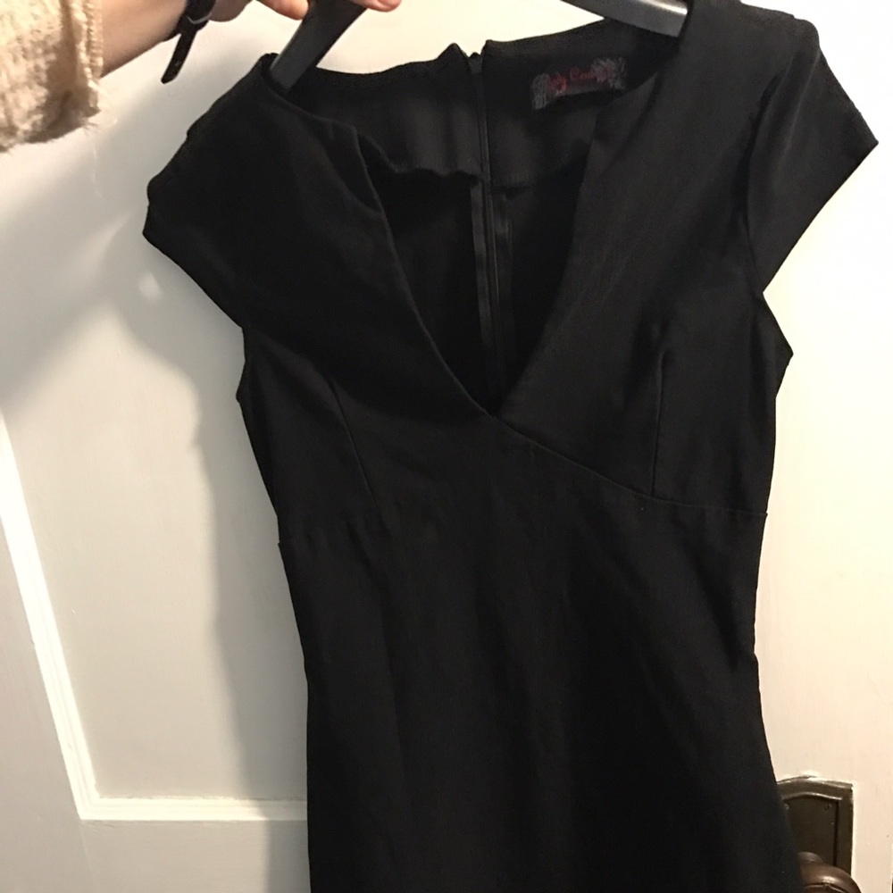 Black Sleek Bodycon Dress