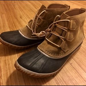 Sorel Out N' About Booties NWT