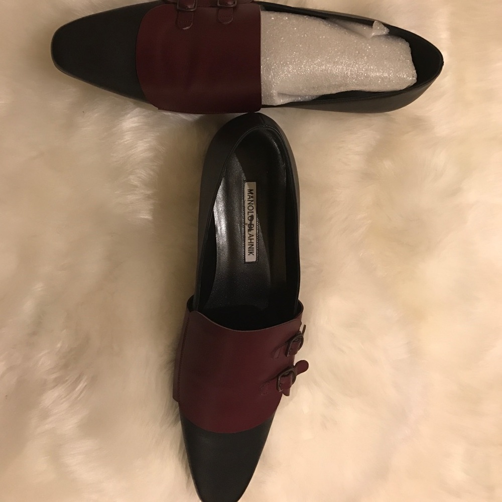 Rare Manolo Blahnik flats. Black and Burgundy.
